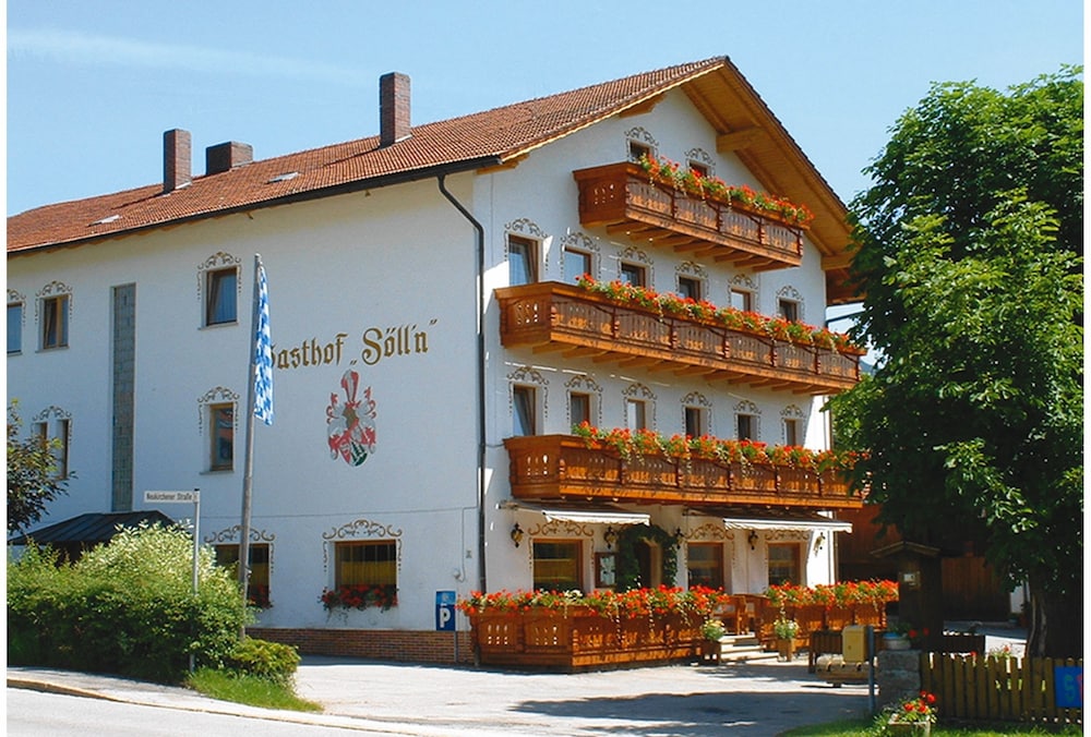 Gasthof Sölln - carbon neutral hotel in Lam
