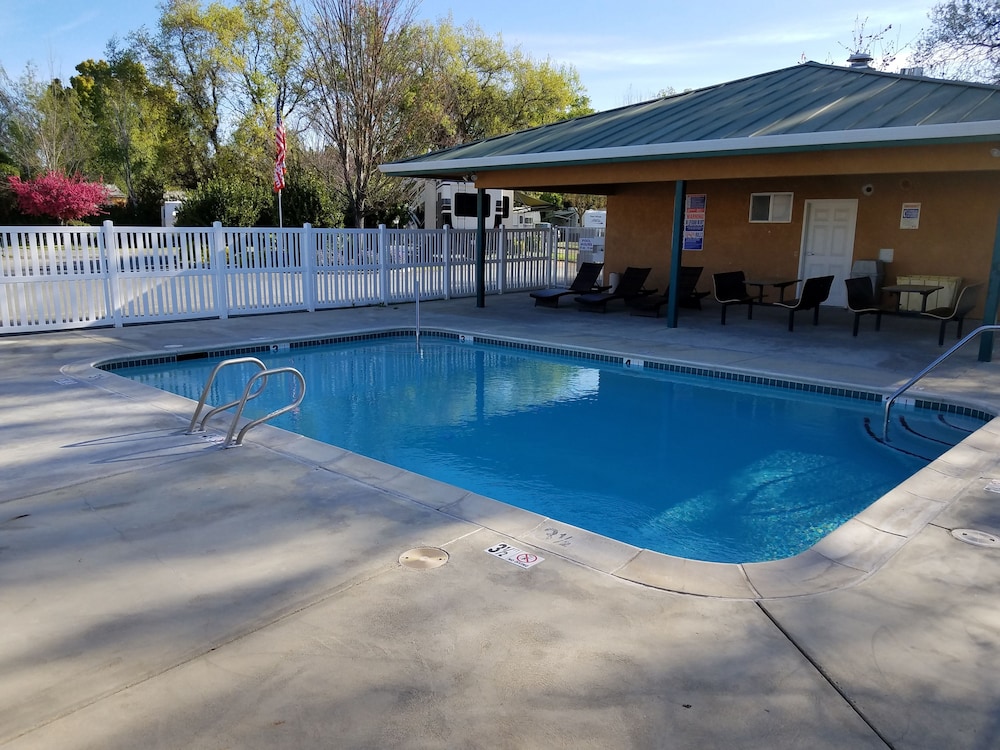 Gridley Inn & RV Park - photo 20