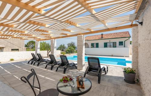 Stunning Home In Lun With Wifi — 4-Star Luxury Hotel in Novalja, Croatia