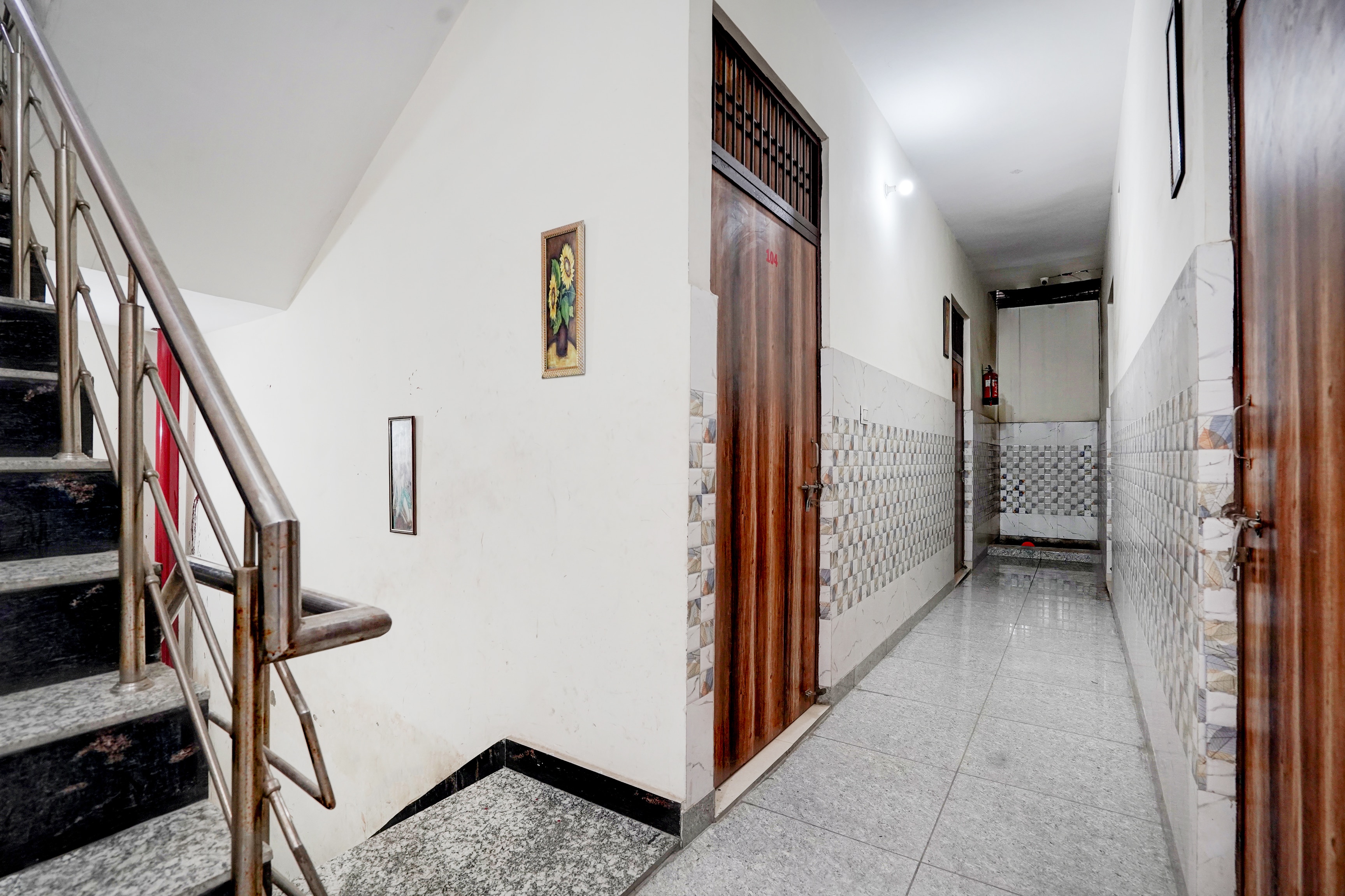Hotel O S R Gold — Ghaziabad