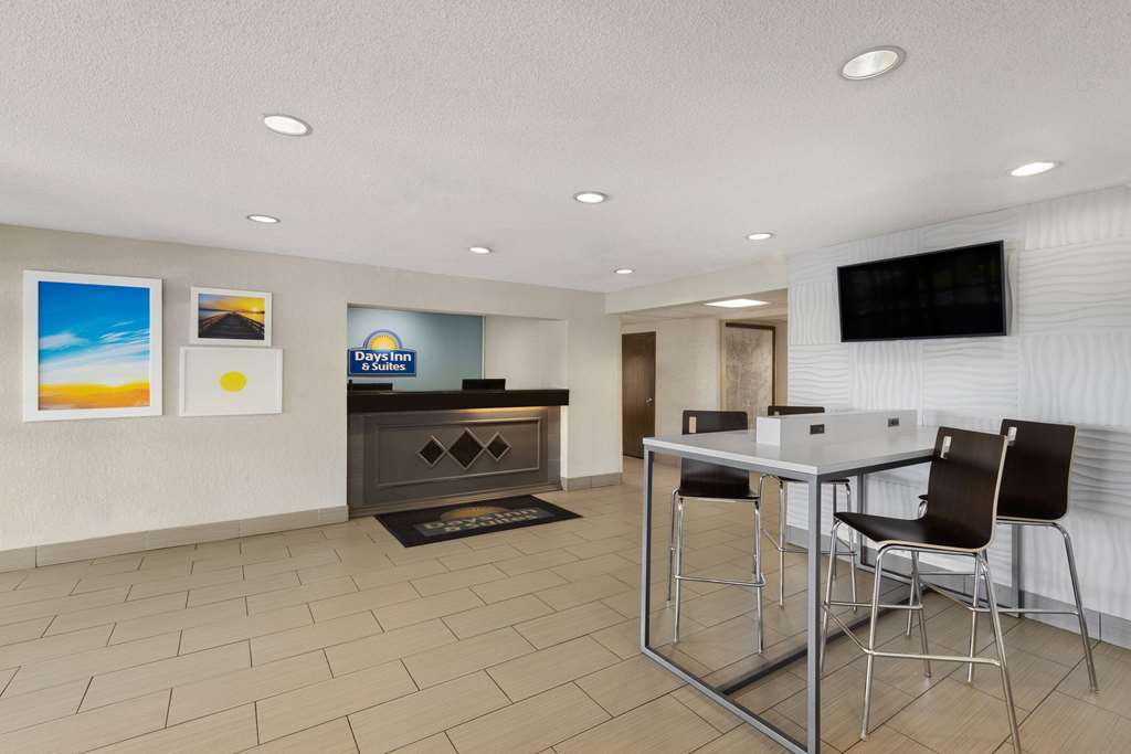 Days Inn & Suites by Wyndham Kansas City South - photo 6
