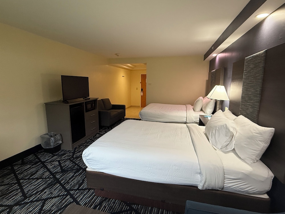 Plymouth Bay Inn and Suites - photo 13