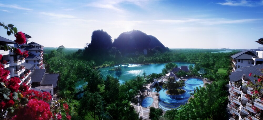 Krabi Maritime Resort — 4-Star Luxury Hotel in Krabi, Thailand