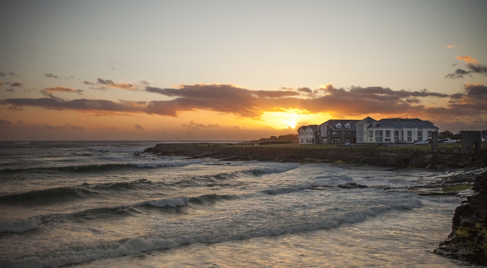 Armada Hotel — Ennis