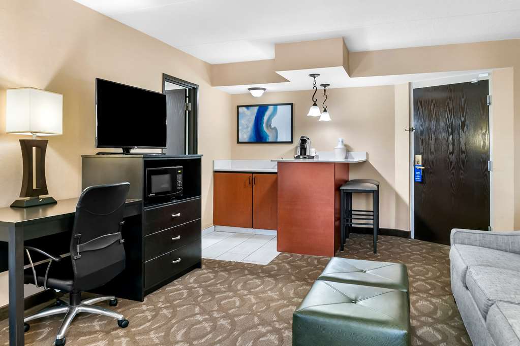 Best Western Okemos East Lansing Hotel & Suites - photo 18