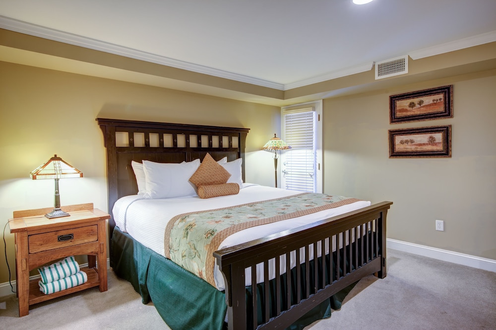 The Residences at Biltmore - photo 4