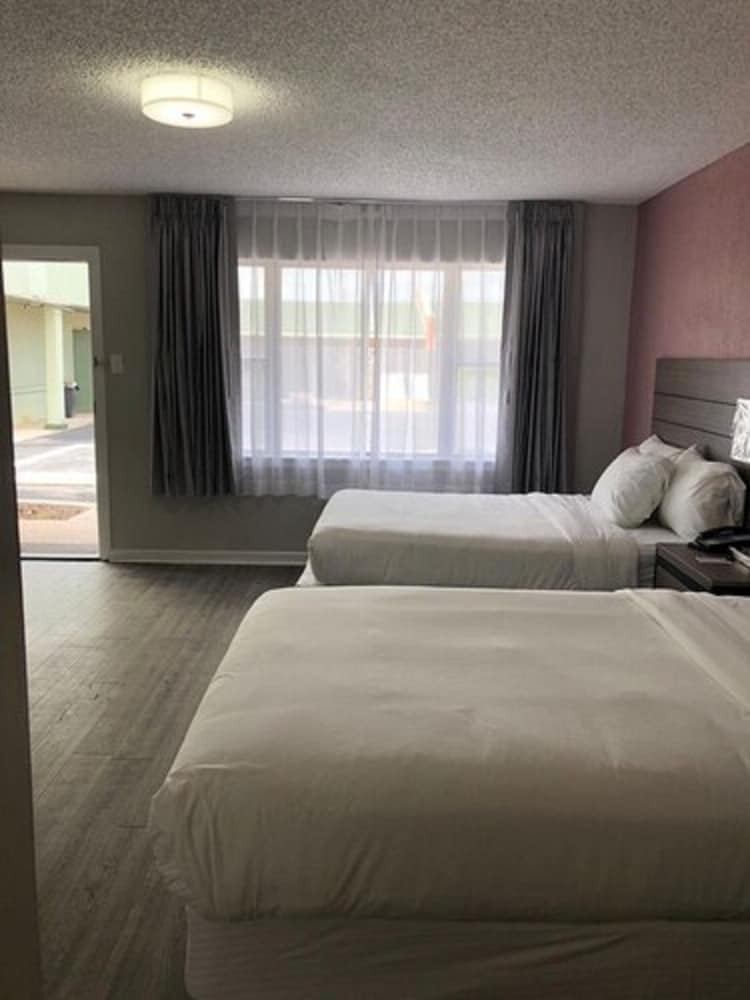 Econo Lodge Inn & Suites Abilene East District - photo 9