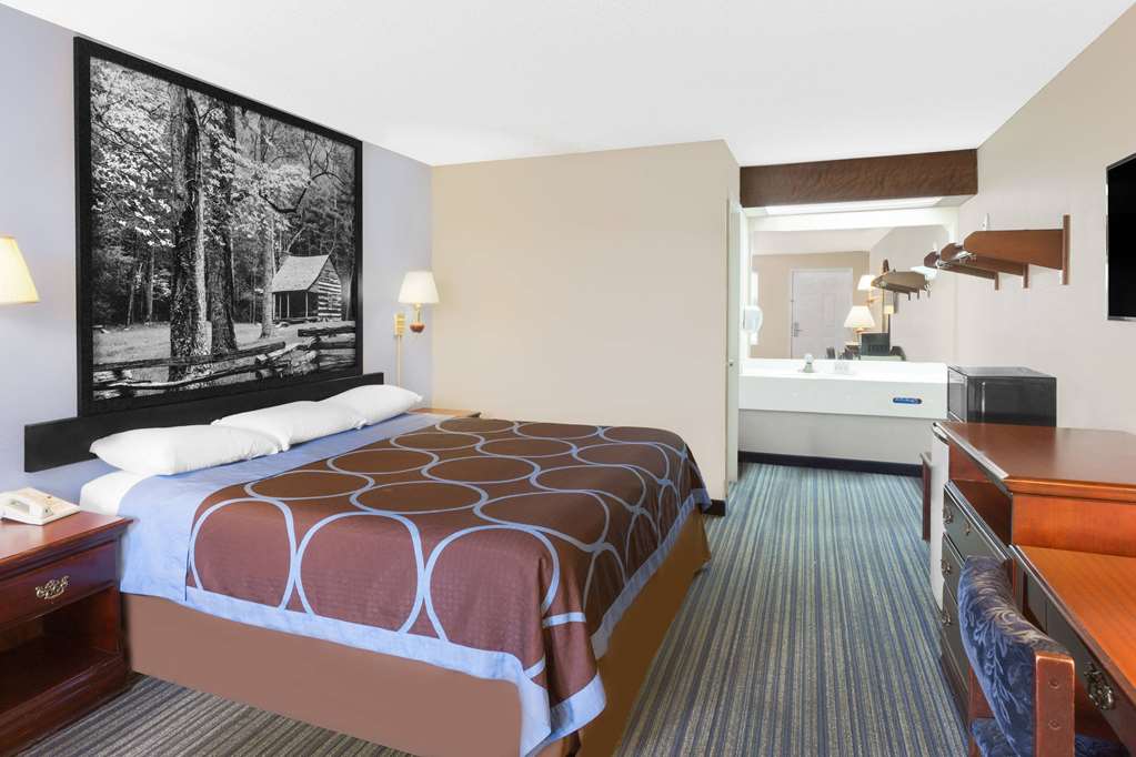 Super 8 by Wyndham Whiteville - photo 6