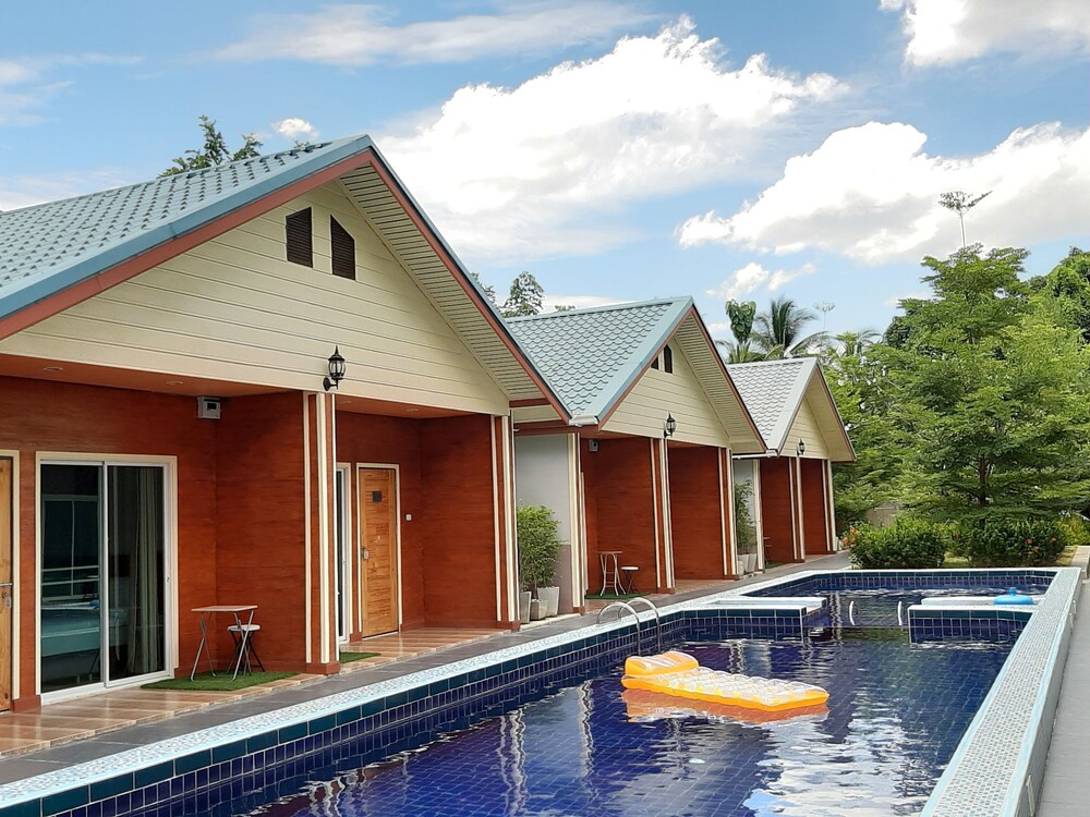 Phen Waree Ampawa Resort in Samut Songkhram, Thailand