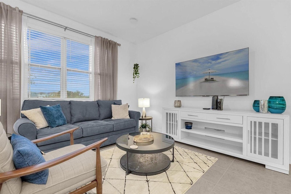 654 LD Tranquil Oasis 3BR Luxury Villa at Festival Resort in Davenport, United States