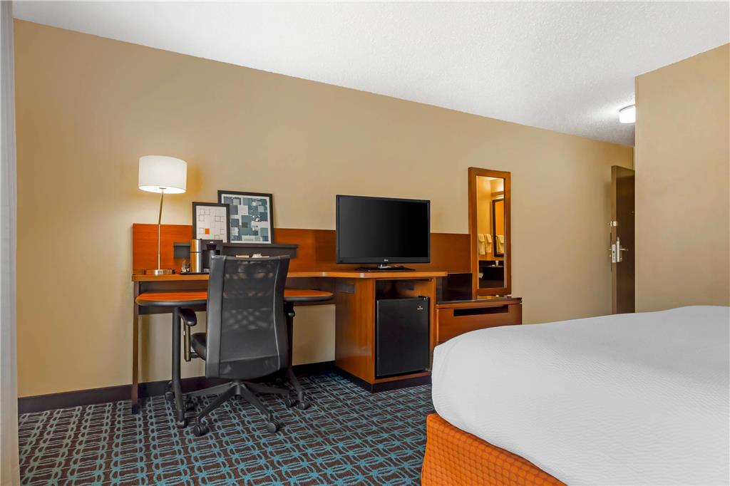 Comfort Inn & Suites Green Bay Stadium Area - photo 11