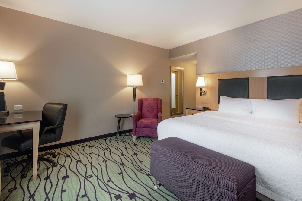 Hampton Inn & Suites Raleigh Crabtree Valley - photo 13