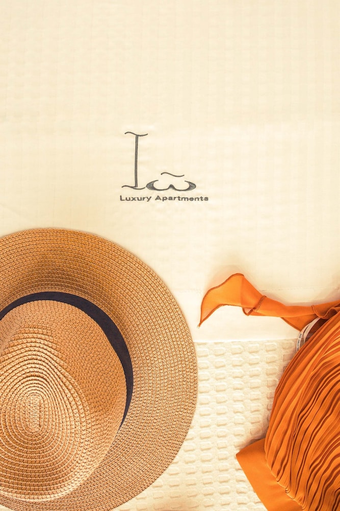 IO Luxury Pool & Hot Tub Suites in Preveza, Greece