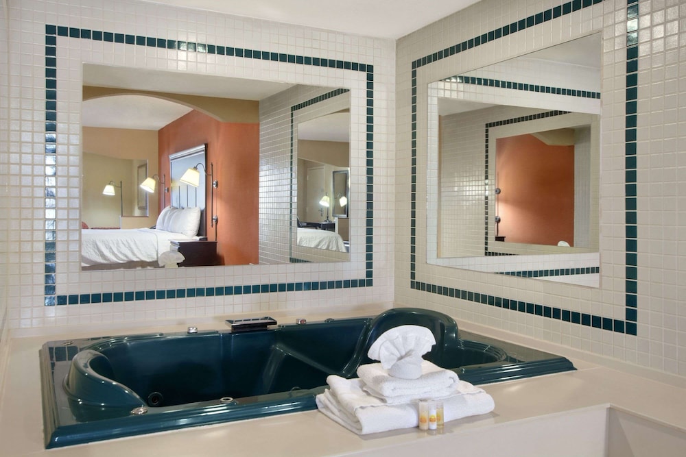 Days Inn by Wyndham Longview South - photo 5