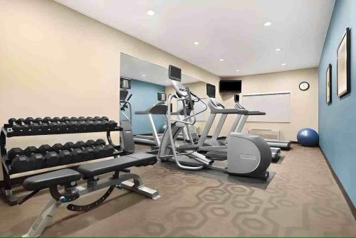 Dubuque Inn & Suites - photo 6
