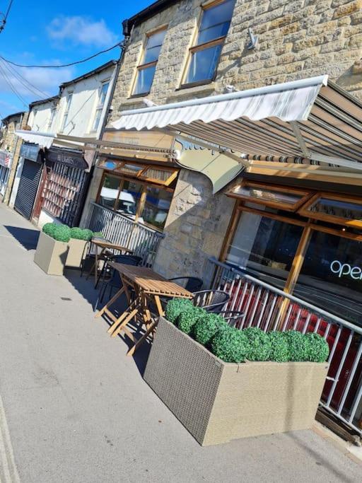 Apartment Above Sweetharts Bakery And Coffeeshop in Blackhill Durham — 4-Star Luxury Hotel in Consett, United Kingdom