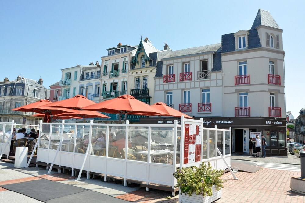 Logis Hotel Bellevue in Dieppe, France