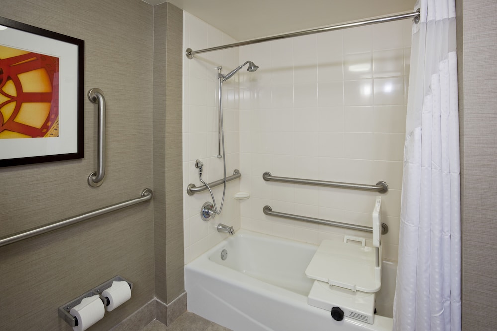 Holiday Inn Express & Suites Bloomington MPLS Arpt Area W by IHG - photo 17