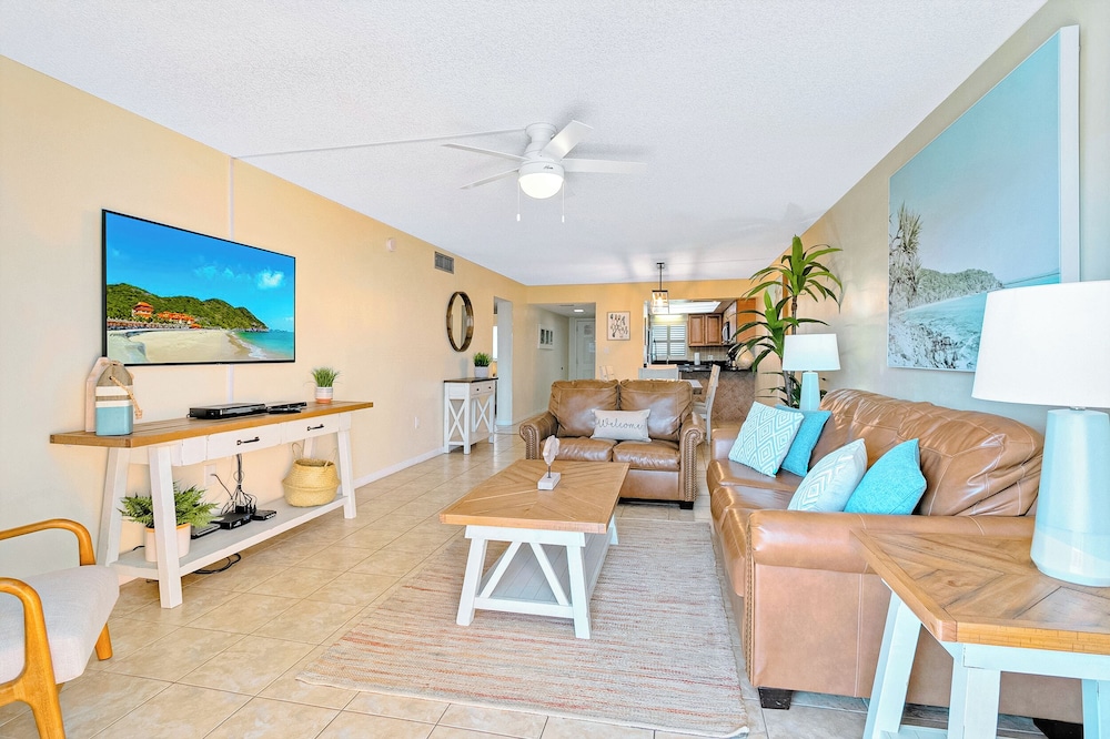 Cocoa Beach Towers by Happy Palm Stays - photo 7