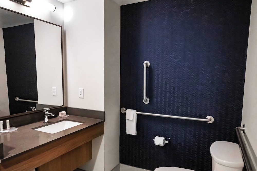 Fairfield Inn & Suites by Marriott Louisville Airport - photo 11