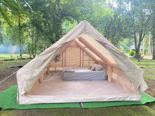 Glamping - carbon neutral hotel in Unknown City