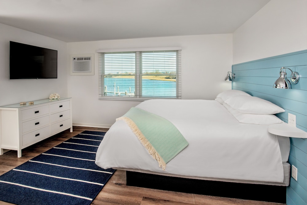 Champlin's Marina & Resort - photo 6