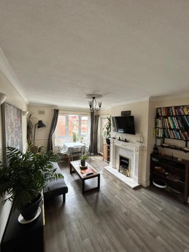 Brindley Place 3 rooms flat — 4-Star Luxury Hotel in Birmingham, United Kingdom