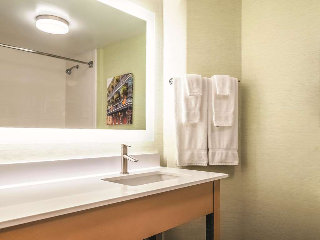 La Quinta Inn & Suites by Wyndham New Orleans Downtown - photo 33
