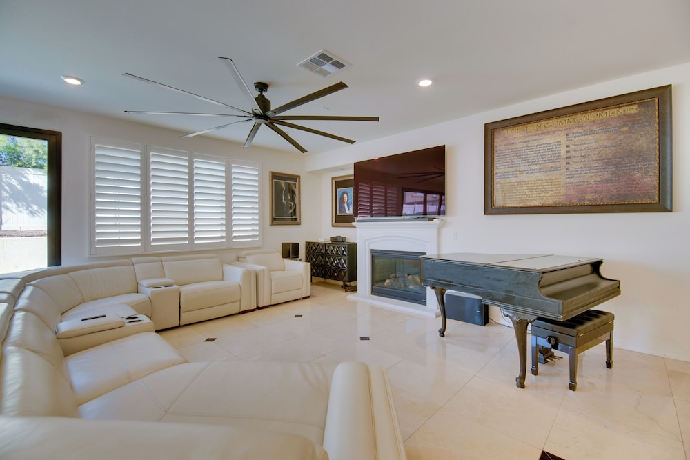 Luxurious And Spacious Family Duplex In Menifee 21419870 — Menifee