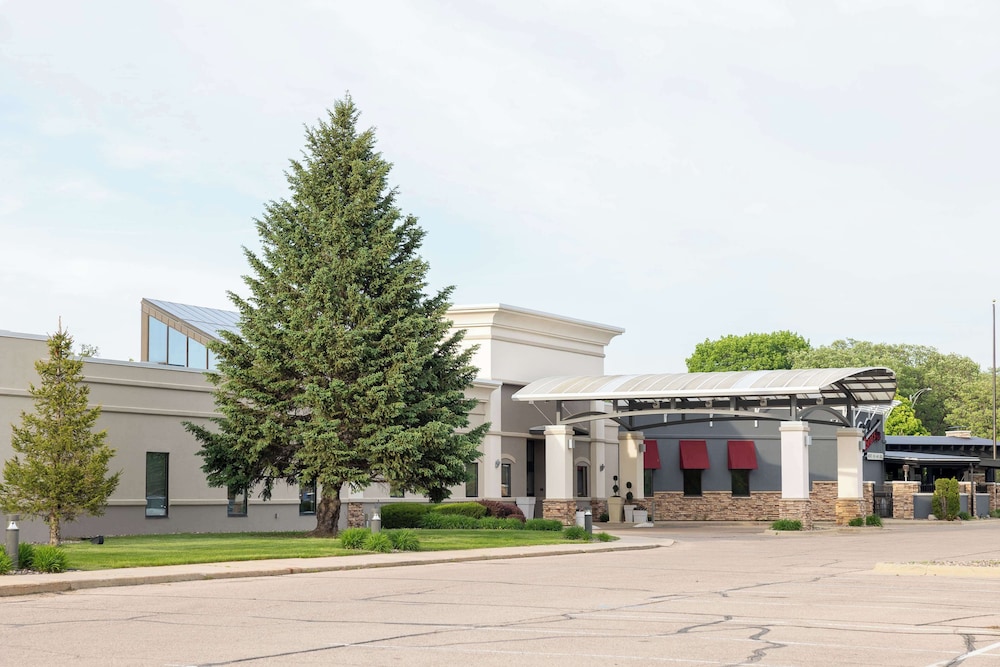 DoubleTree by Hilton Austin MN - photo 38