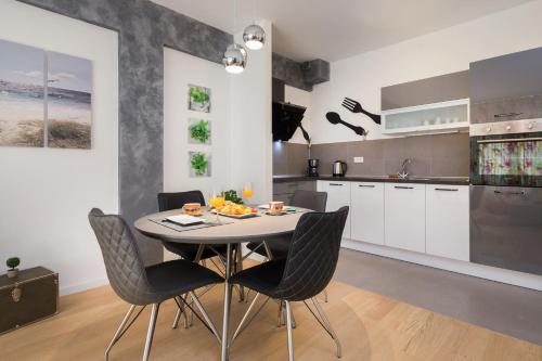 Bepo Apartment With Balcony Free Parking — 4-Star Luxury Hotel in Split, Croatia