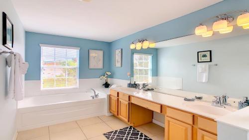 Sunset Getaway Highland View Private Pool SPA And Movie Room - featured photo