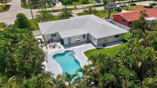 3 Palms Pool Home — 4-Star Luxury Hotel in Cape Coral, United States