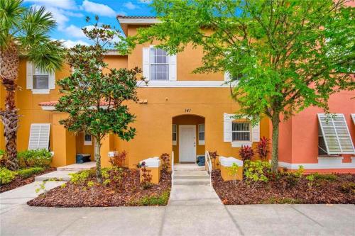 Ideal 3 BR Resort Villa with Laundry — 4-Star Luxury Hotel in Kissimmee, United States