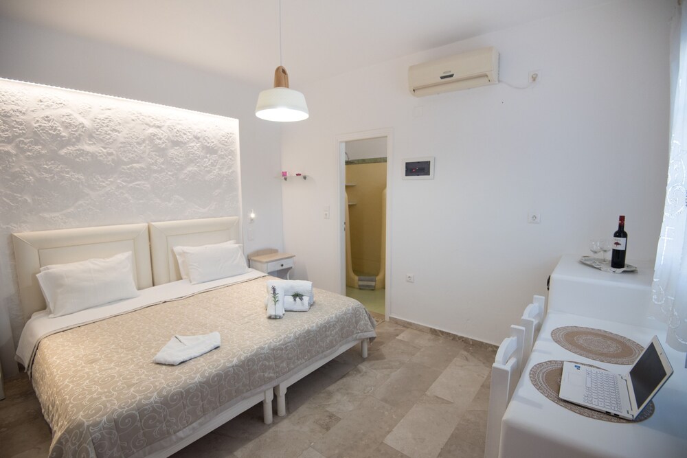 Eleana Studios - carbon neutral hotel in Paros