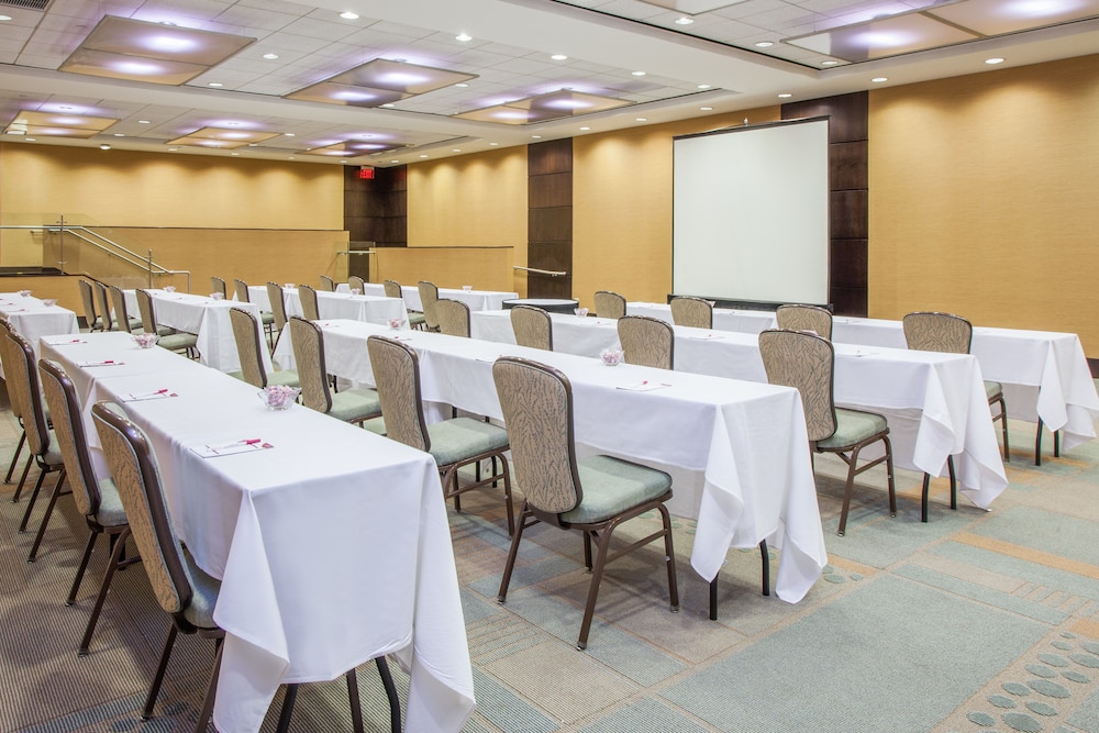 Crowne Plaza Lombard Downers Grove by IHG - photo 67