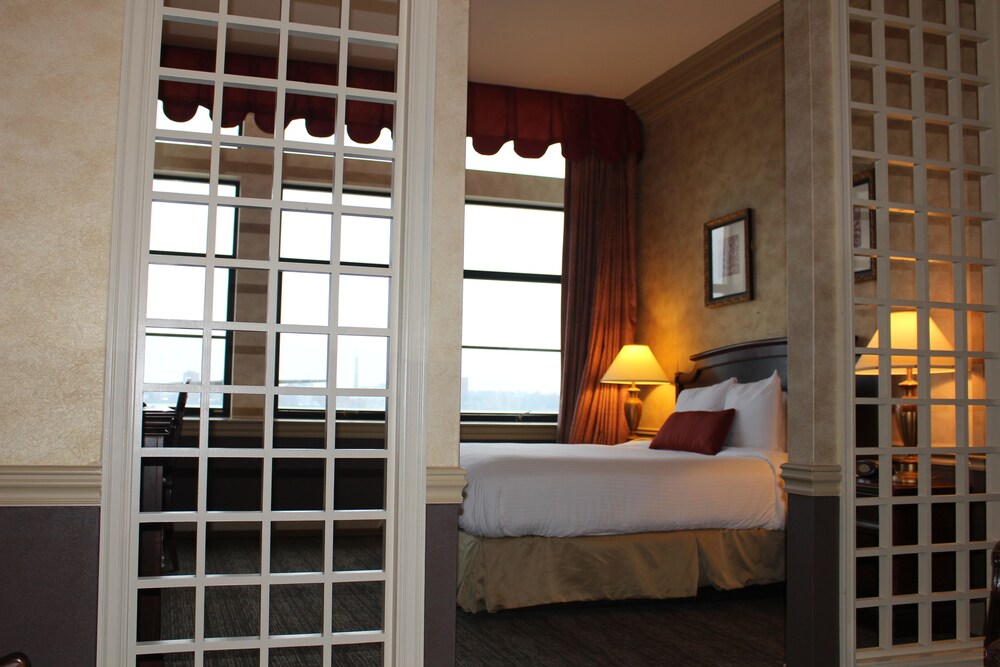 Roberts Riverwalk Urban Resort Hotel - photo 15