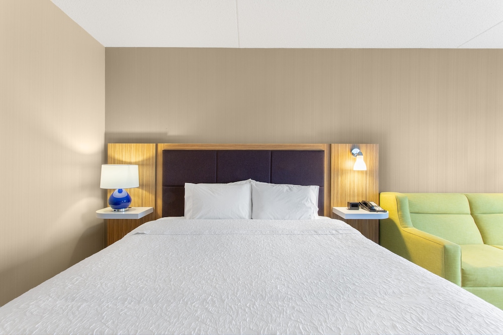 Hampton Inn & Suites Albany Airport - photo 7