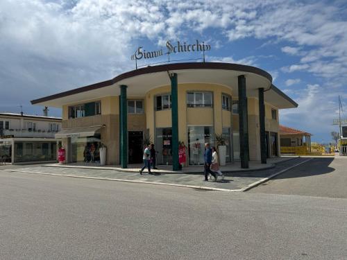 Intero Appartamento sul mare Passeggiata Viareggio — 4-Star Luxury Hotel in Viareggio, Italy