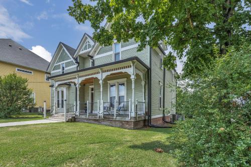 Unit #1 117 Marion St in Clarksville, United States