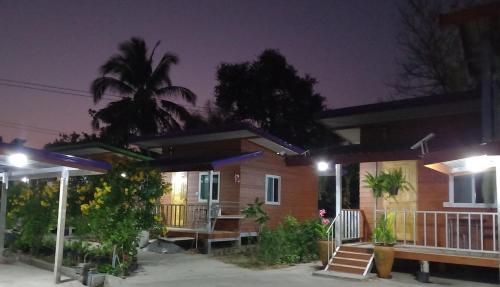 Stay Ban Posai with Pool — hotel in Prakhon Chai