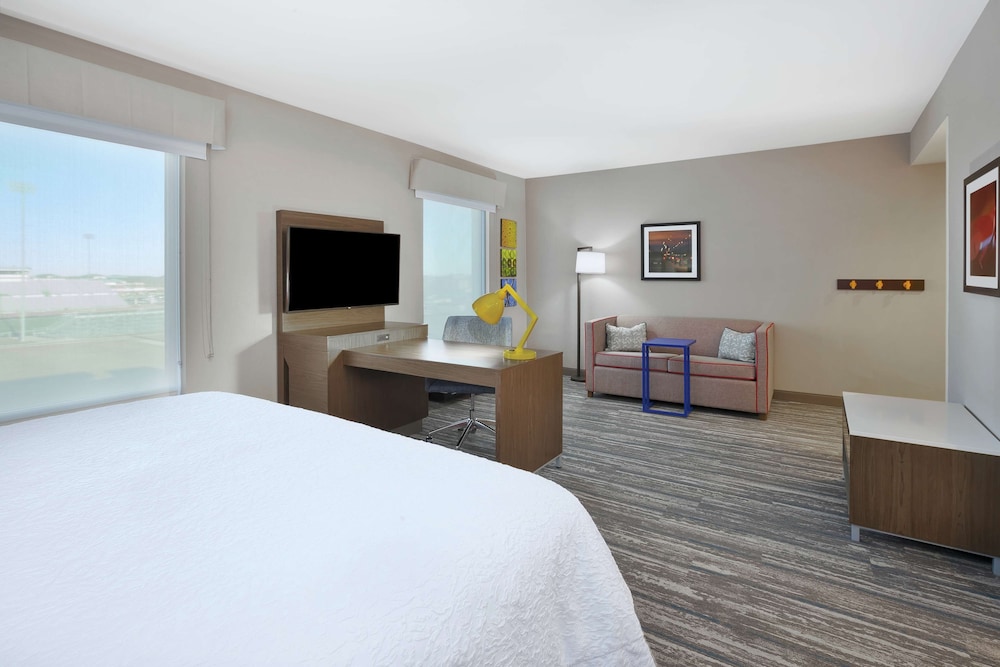 Hampton Inn & Suites Grandville Grand Rapids South - photo 11
