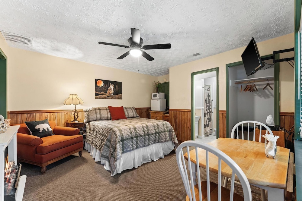 The Cascades Inn - photo 38