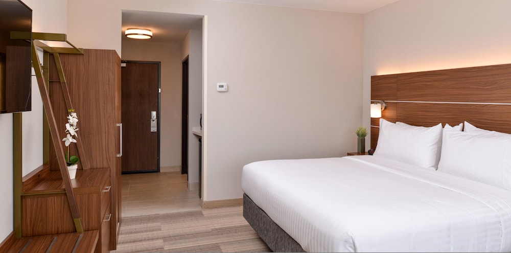 Holiday Inn Express & Suites St. Petersburg Madeira Beach by IHG - photo 27