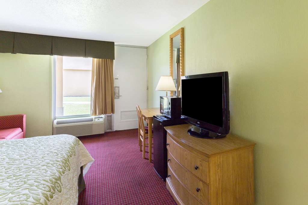 Days Inn by Wyndham Washington - photo 11