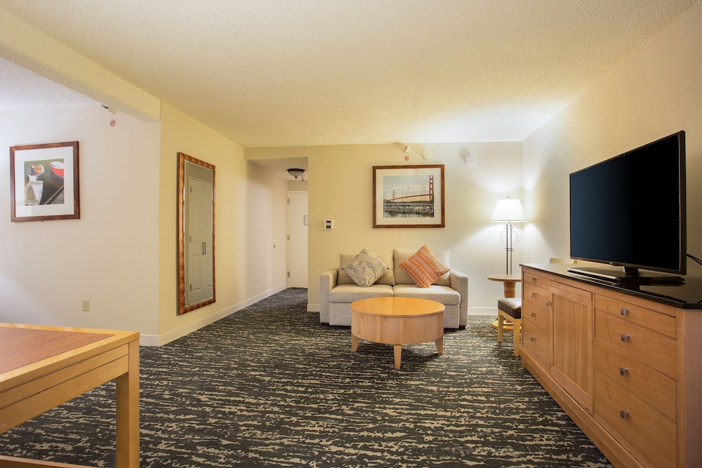 DoubleTree by Hilton Hotel Berkeley Marina - photo 26