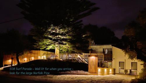 Peaceful Places Surf Side Linen Pets Wifi — 4-Star Luxury Hotel in Inverloch, Australia