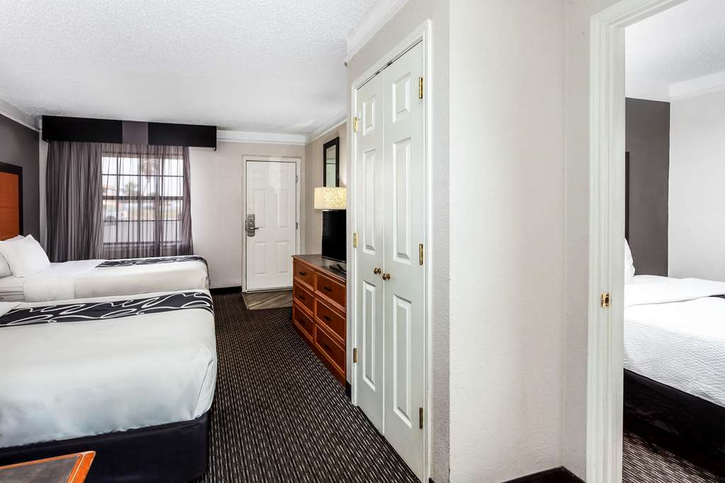 La Quinta Inn by Wyndham Laredo I 35 - photo 26