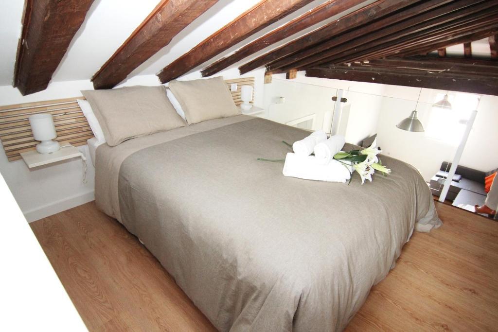 Apartamento Atico en Puerta del Sol — 4-Star Luxury Hotel in Madrid, Spain