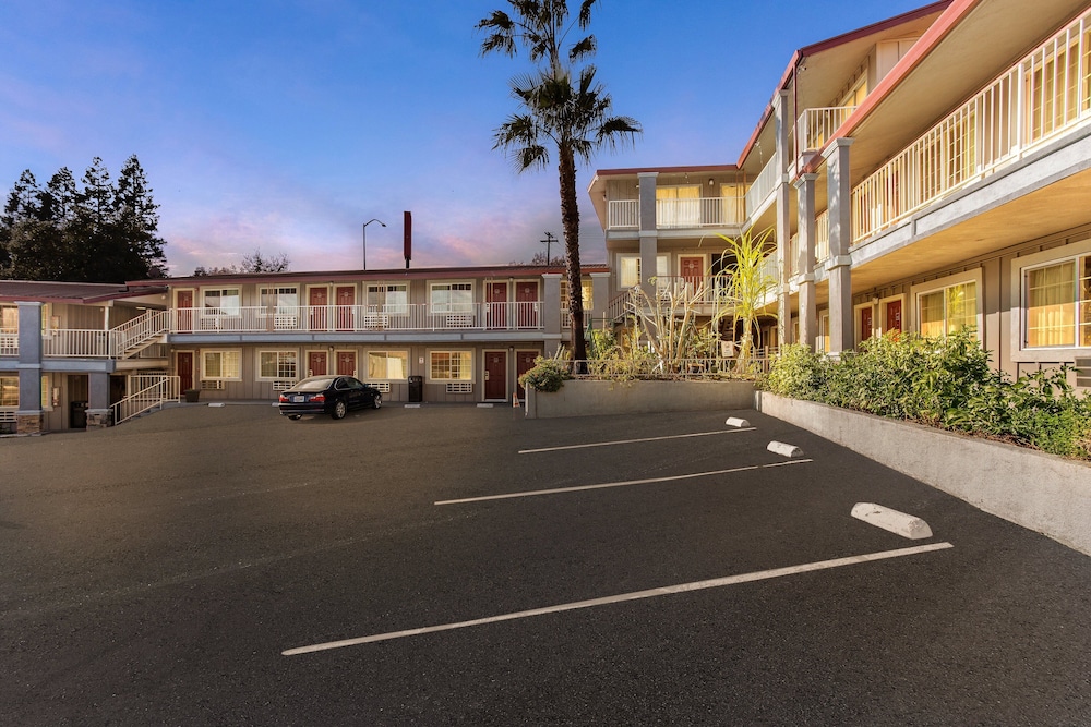 Red Roof Inn Redding - photo 32